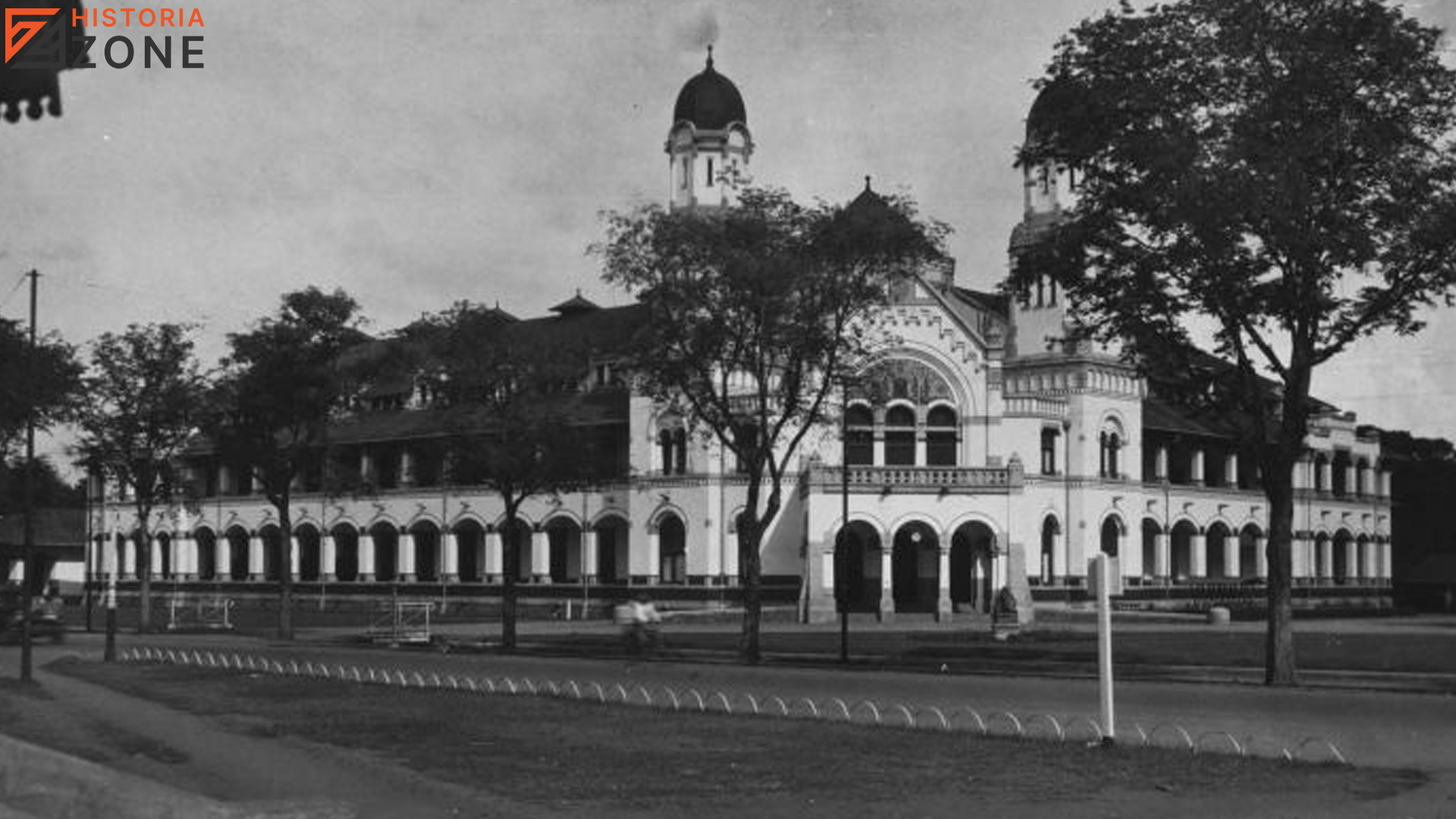 Lawang Sewu dan Perannya dalam Sejarah Transportasi Indonesia