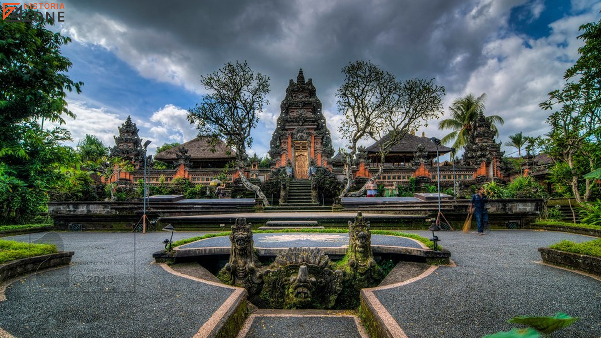 Sejarah dan Keunikan Pura Saren Agung: Pusat Spiritual di Ubud