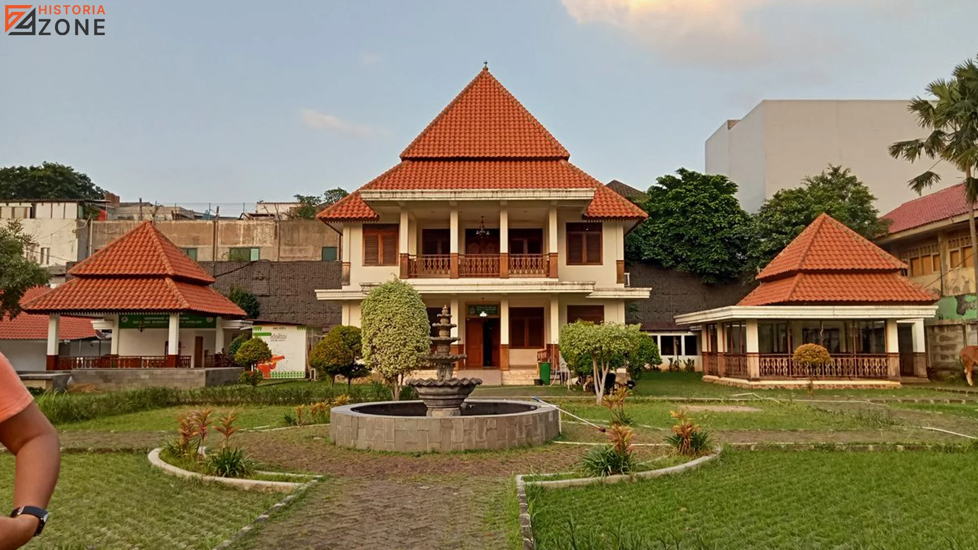 Taman Benyamin Sueb Dengan Patung Benyamin Sueb Sebagai Ikon Budaya Betawi di Jakarta