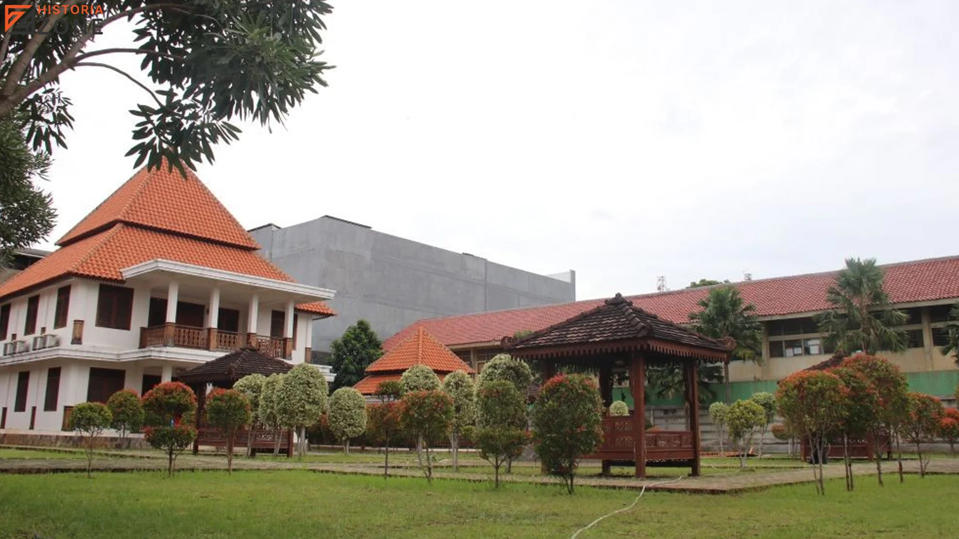 Taman Benyamin Sueb Dengan Patung Benyamin Sueb Sebagai Ikon Budaya Betawi di Jakarta